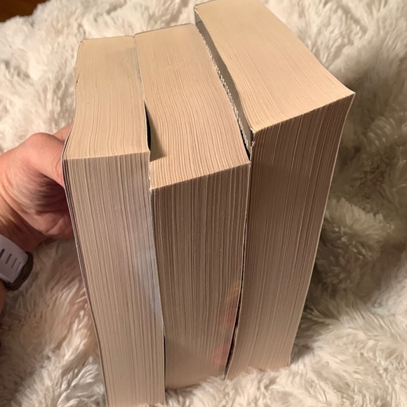 Oak knoll series set. Books 1-3 Tami Hoag - Picture 3 of 6